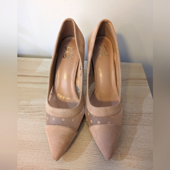 EUC New York & Company Briar Pump Light Nude Pink Polkadot Heels || Size 6.5 - Picture 4 of 6